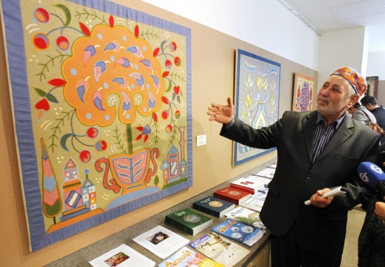 Mamut Churlu at exhibition opening