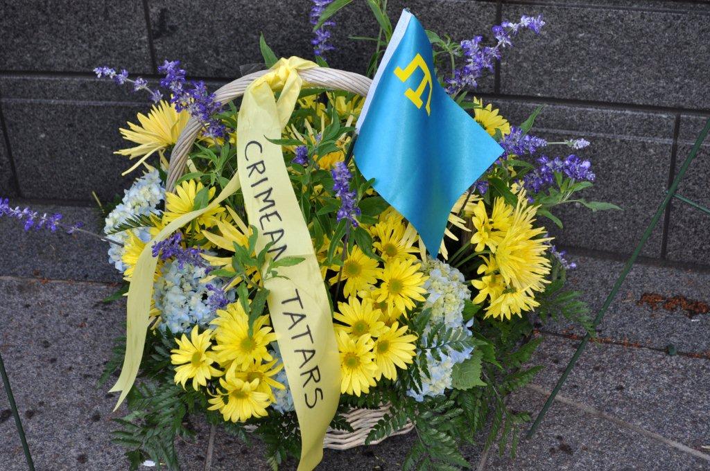 Flowers honoring Crimean Tatars