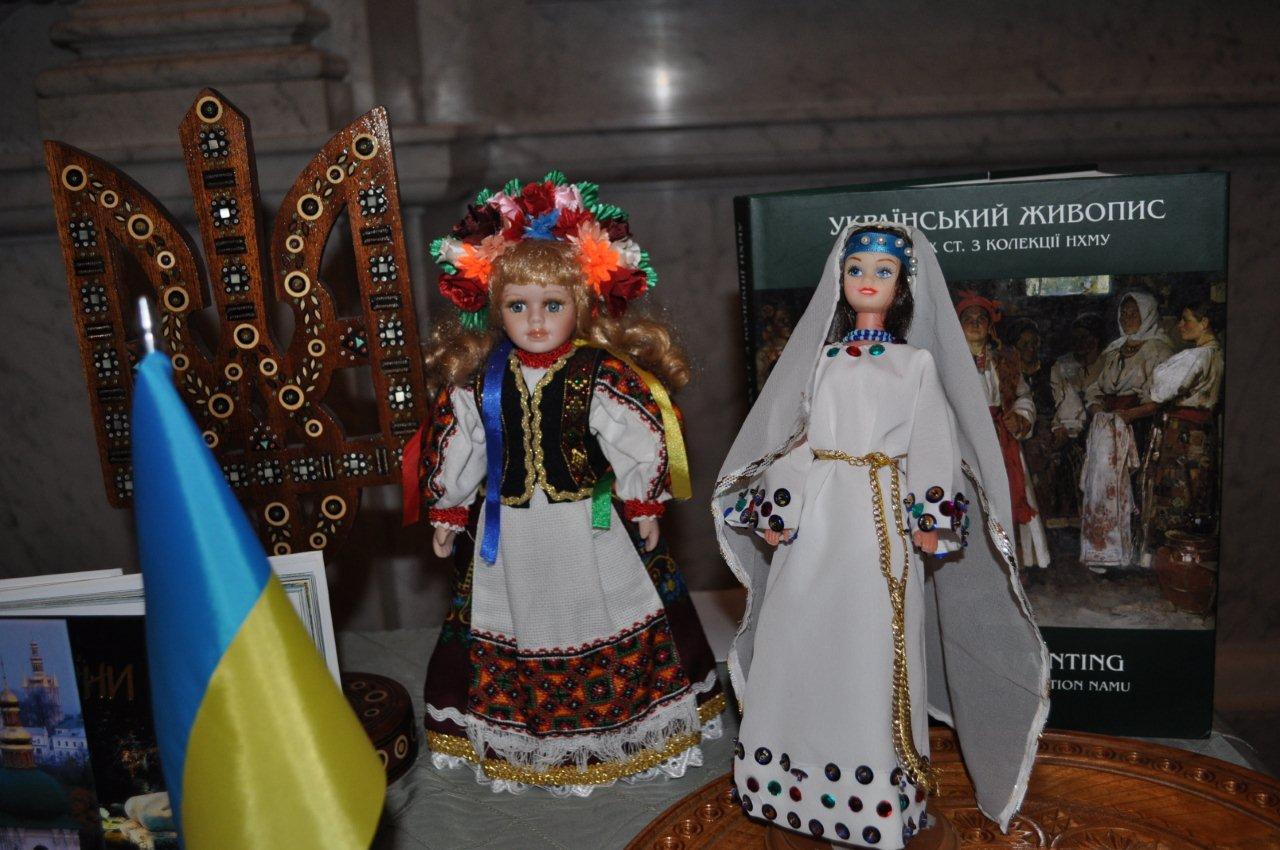 Ukrainian and Crimean Tatar dolls 